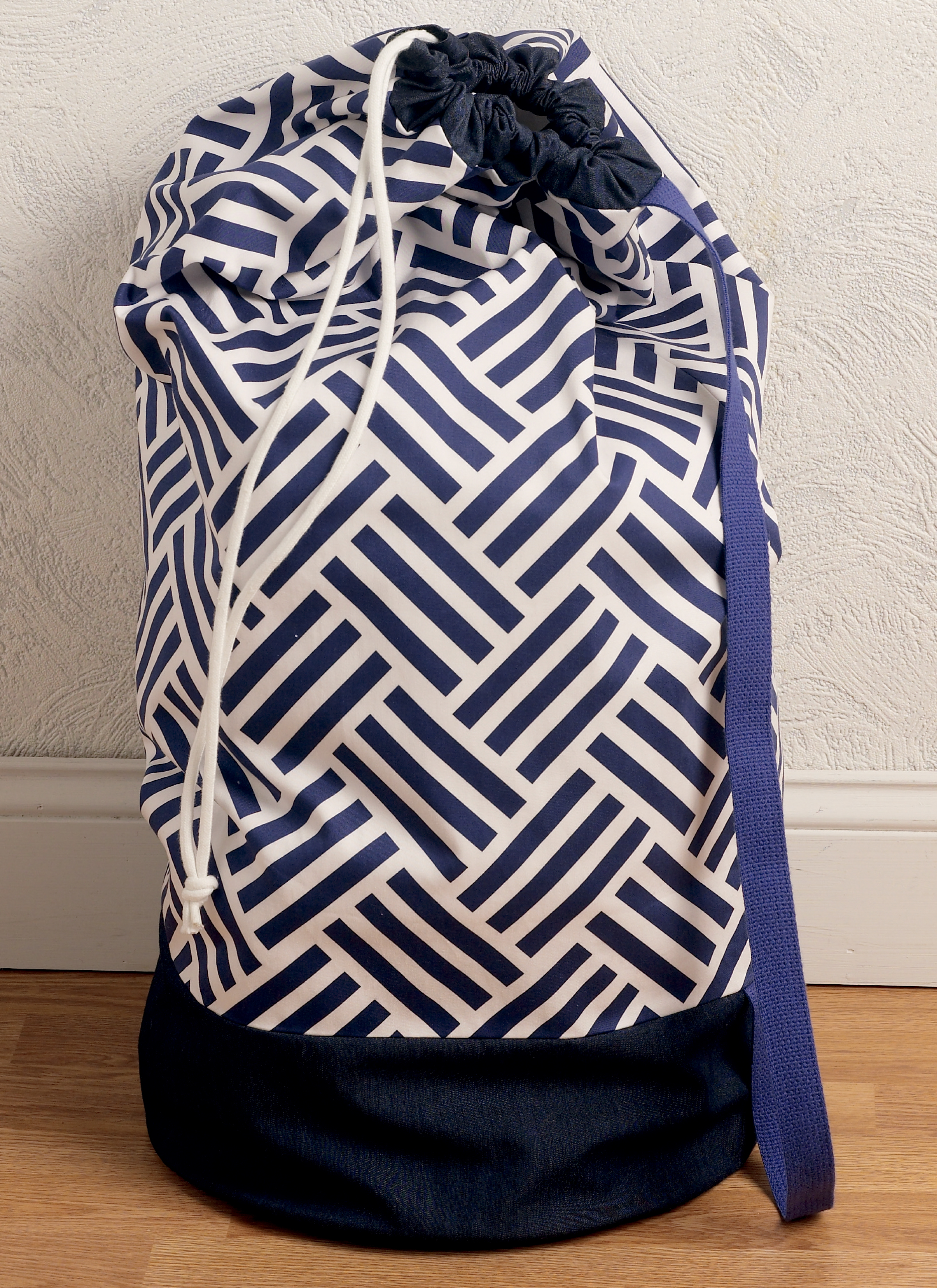 My Sewing and KnittAntics: Back Home lugging my designer( laundry )bag